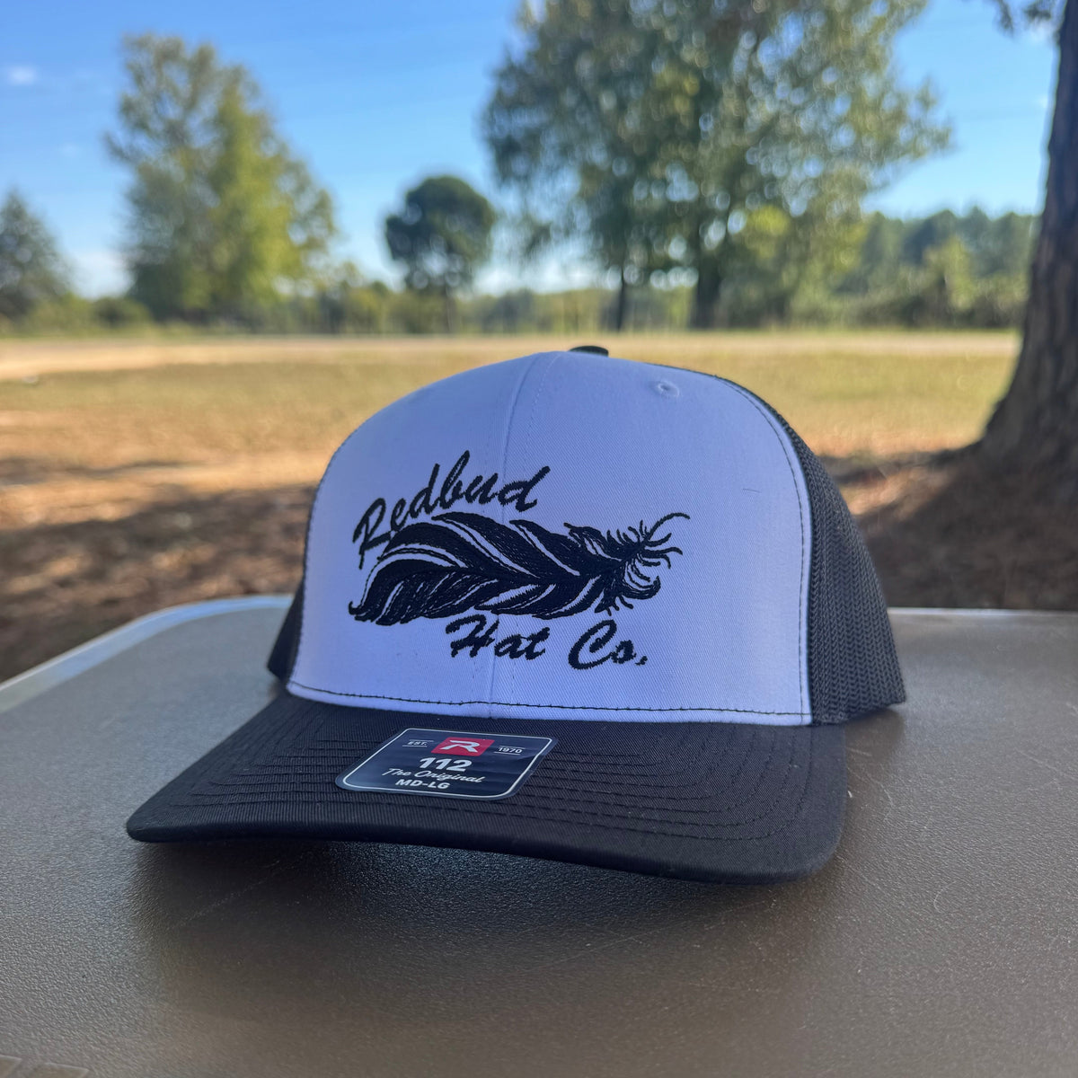 The Feather 112 (Black/White)